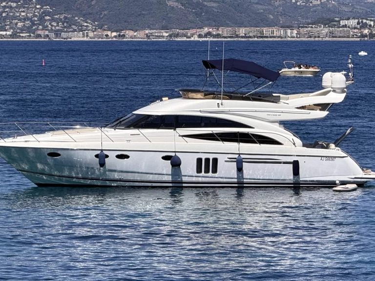 Bareboat Rental Motorboat Princess, UK with a boat licence