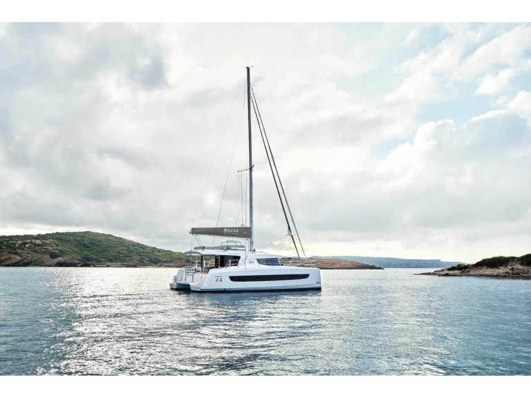 Yacht charter Alimos cheap Bali 4.4