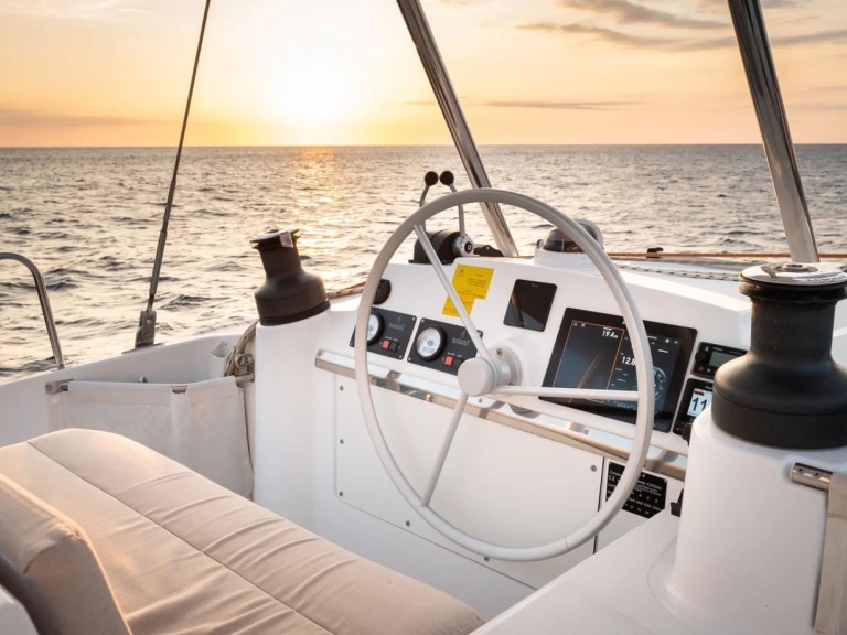 Catamaran rental in Alimos - Bali Bali 4.4