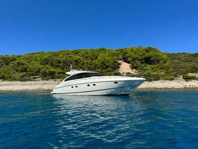Luxury Yacht for rent Makarska at the best price