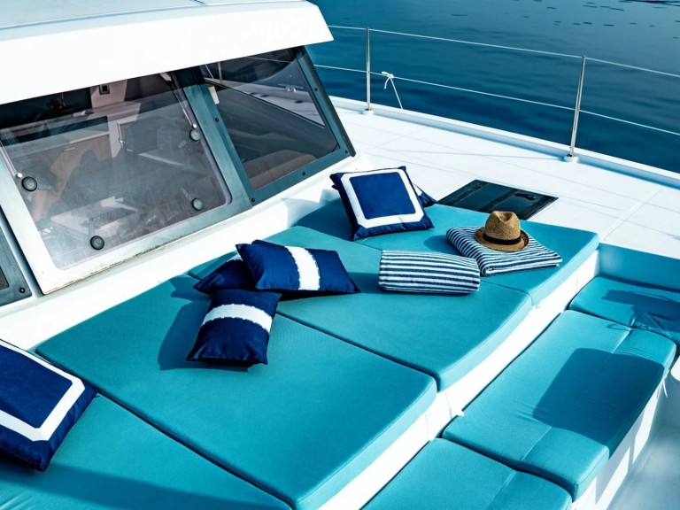 Yacht charter Palermo cheap Bali Catspace Voile