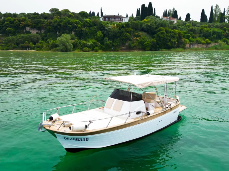 Rent a Mimi libeccio 9.50 cabin La Spezia