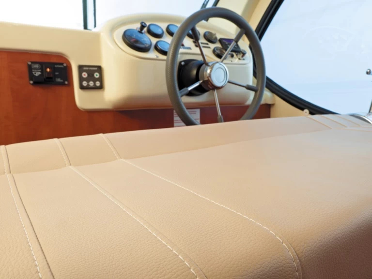 Motorboat for rent Eembrugge at the best price