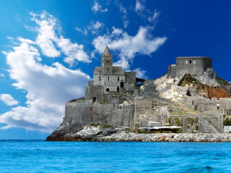 Bareboat Rental Motorboat Mimi with a boat licence