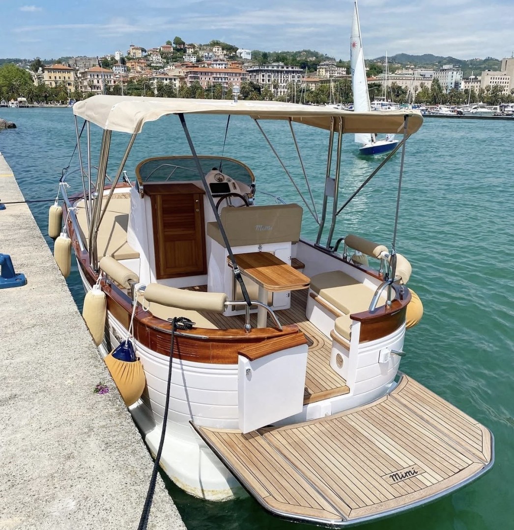 Rent a Motorboat Mimi 7.50 in La Spezia | SamBoat