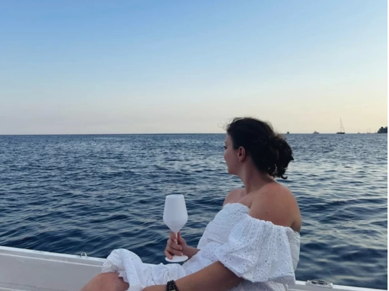 Bareboat Rental Motorboat Apreamare with a boat licence