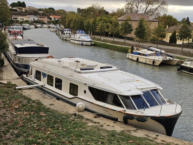 Boat rental Le Boat Vision 3 in Capestang on Samboat