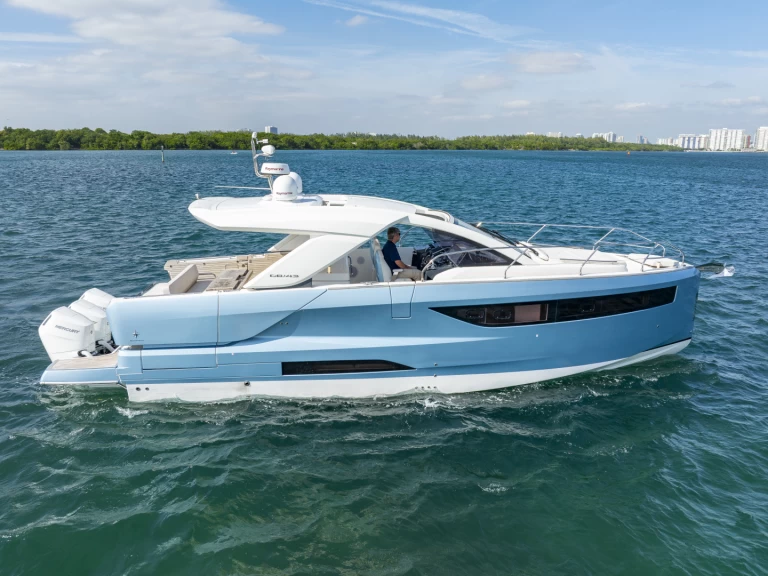 Boat rental Jeanneau db 43 in Miami on Samboat