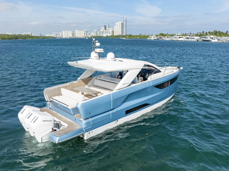 Luxury Yacht for rent Miami at the best price