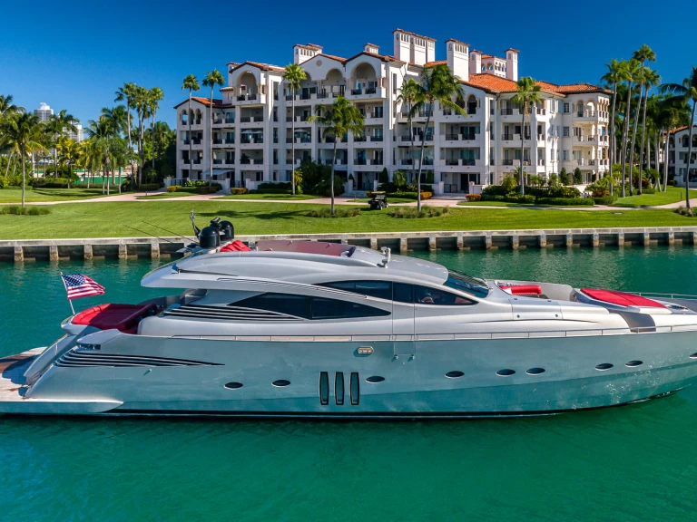 Boat rental Pershing Pershing 90 in South Miami Beach on Samboat