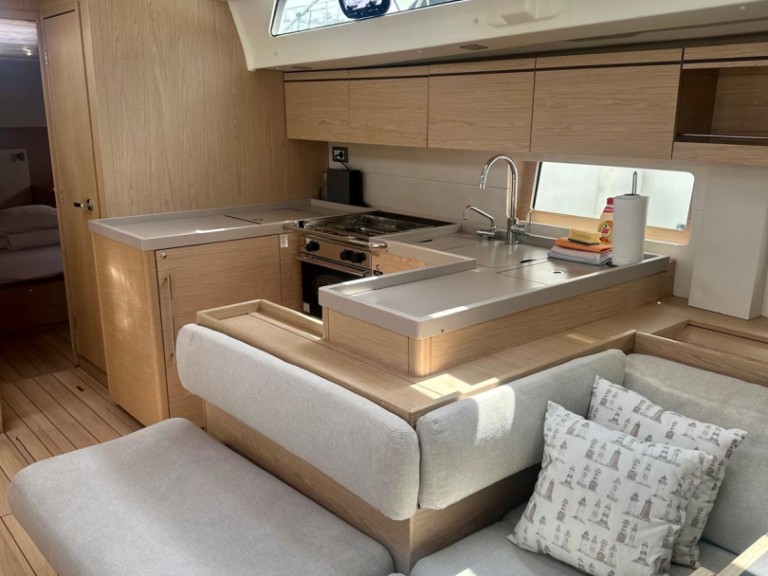 Rent a Bénéteau Oceanis 51.1 Primošten