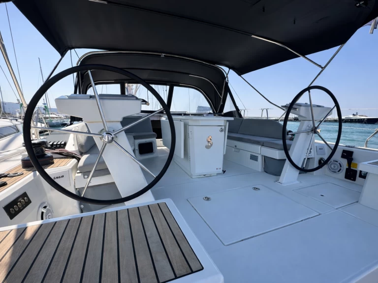 Sailboat rental with or without captain Bénéteau Alimos