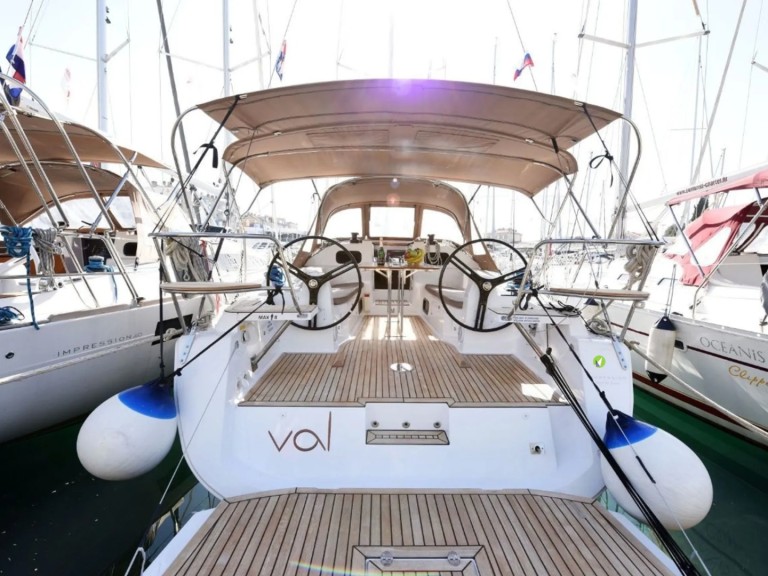 Sailboat for rent Sutomišćica at the best price