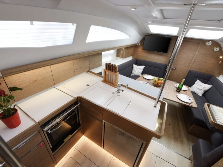 Elan Impression 40 in Sutomišćica on SamBoat