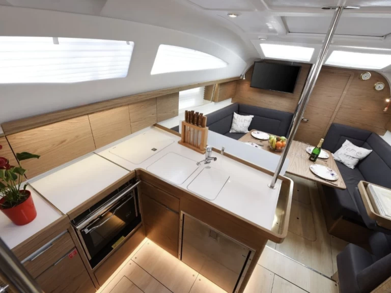 Elan Impression 40 in Sutomišćica on SamBoat