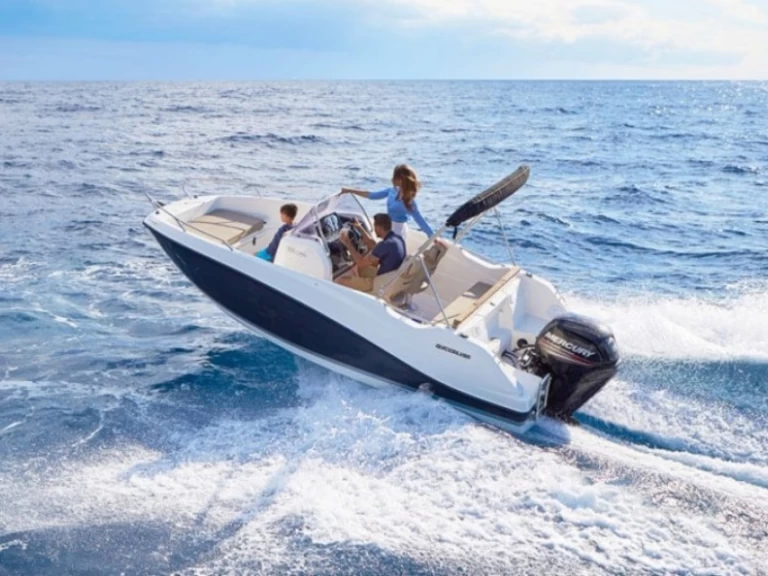Bareboat Rental Motorboat Quicksilver with a boat licence
