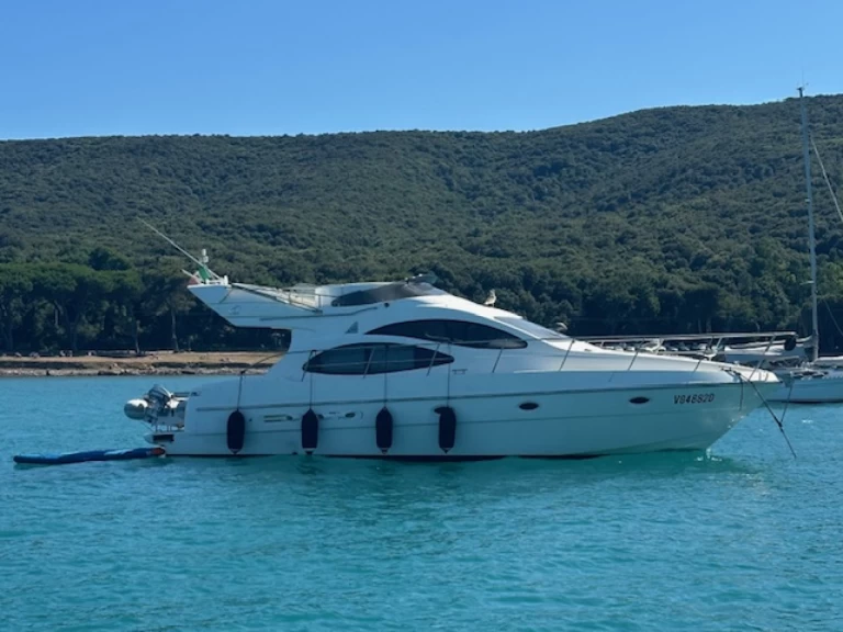 Azimut Azimut 42 Fly in San Vincenzo on SamBoat