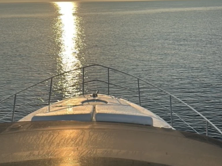 Boat rental Azimut Azimut 42 Fly in San Vincenzo on Samboat