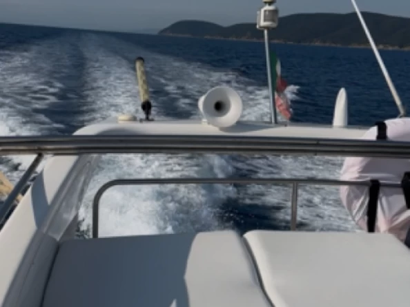 Azimut Azimut 42 Fly charter bareboat or captained in  San Vincenzo