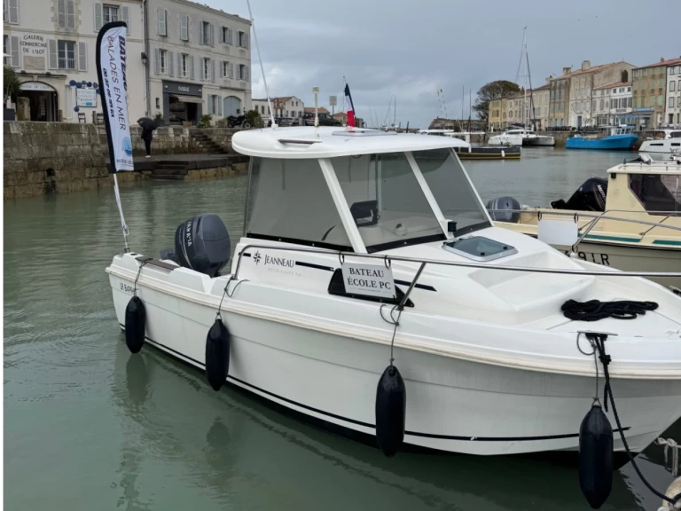 Motorboat rental in La Rochelle - Jeanneau Merry Fisher 580
