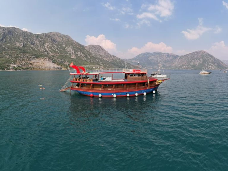 Motorboat for rent Tivat at the best price