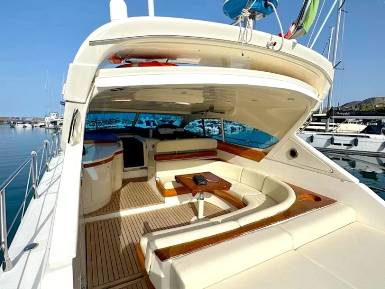 Bareboat Rental Motorboat Conam with a boat licence