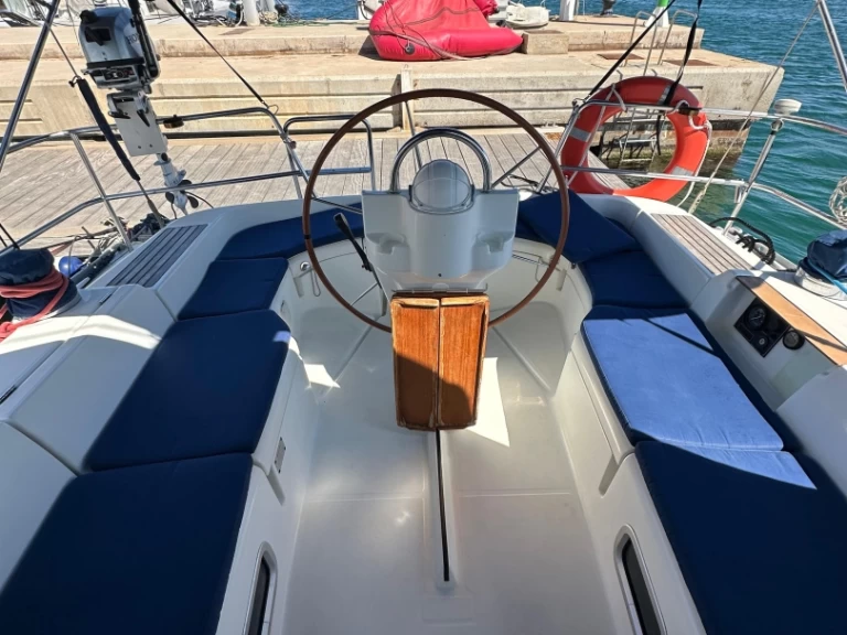 Bareboat Rental Sailboat Bénéteau with a boat licence