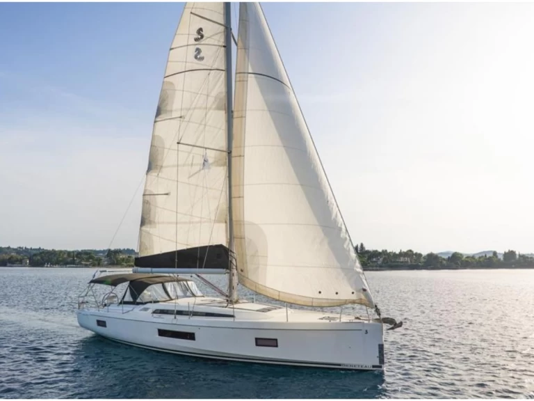 Sailboat for rent Alimos at the best price