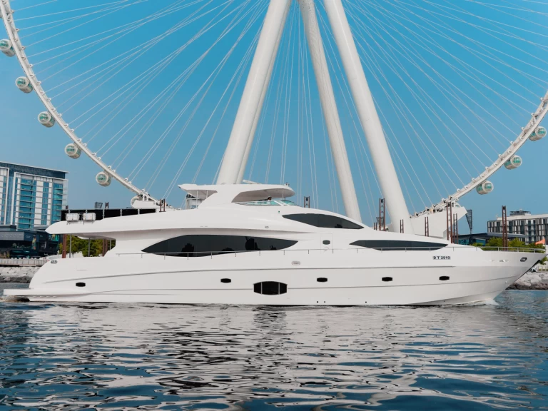 Luxury Yacht rental with or without captain Sunseeker Dubaï harbour