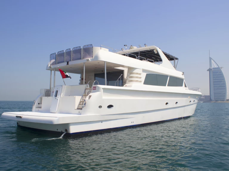 Luxury Yacht for rent Dubaï harbour at the best price