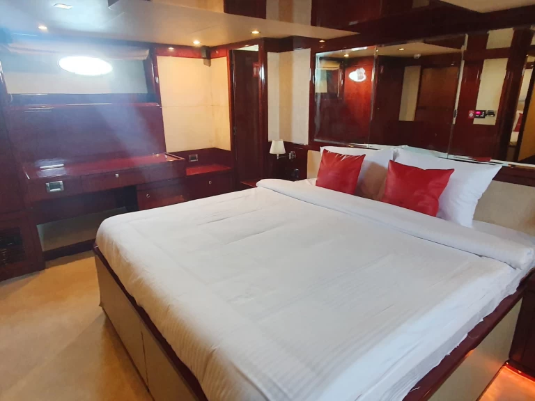 Sunseeker Aura charter bareboat or captained in  Dubaï harbour