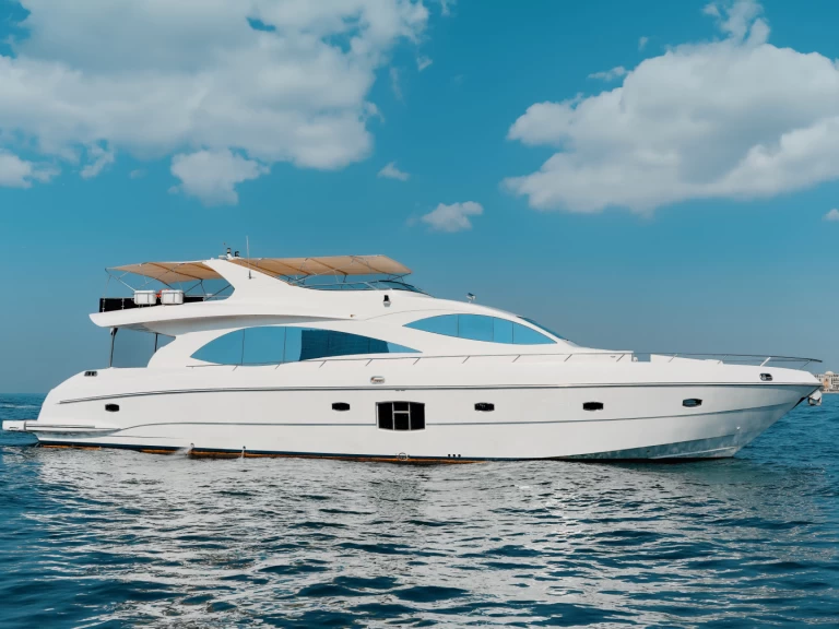 Luxury Yacht for rent Dubaï harbour at the best price