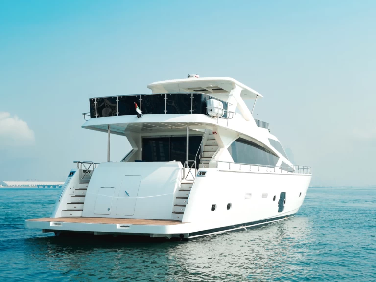Luxury Yacht for rent Dubaï harbour at the best price