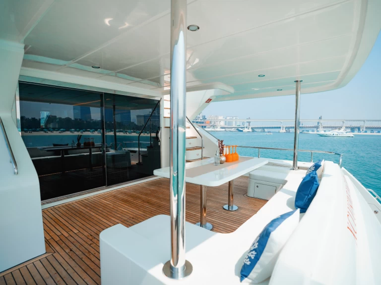 Yacht charter Dubaï harbour cheap Polans