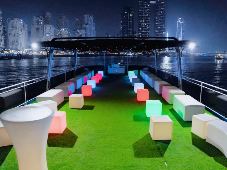 Bareboat Rental Luxury Yacht Sunseeker with a boat licence