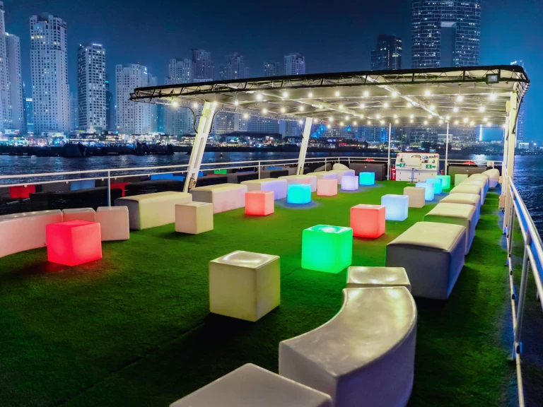 Luxury Yacht for rent Dubaï harbour at the best price