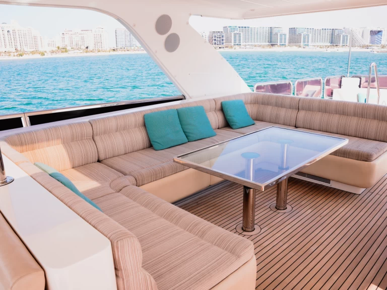 Yacht charter Dubaï harbour cheap A3