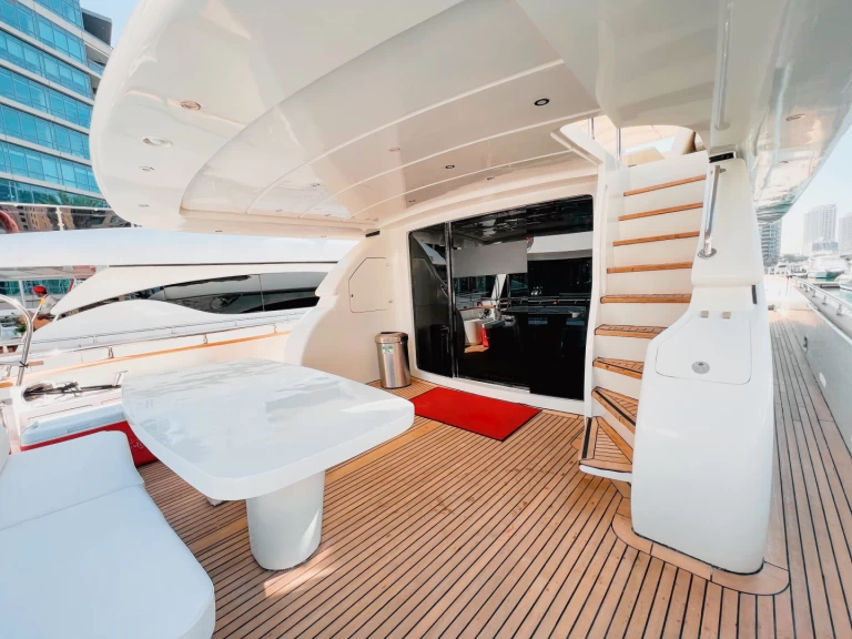 Yacht charter Dubaï harbour cheap X8