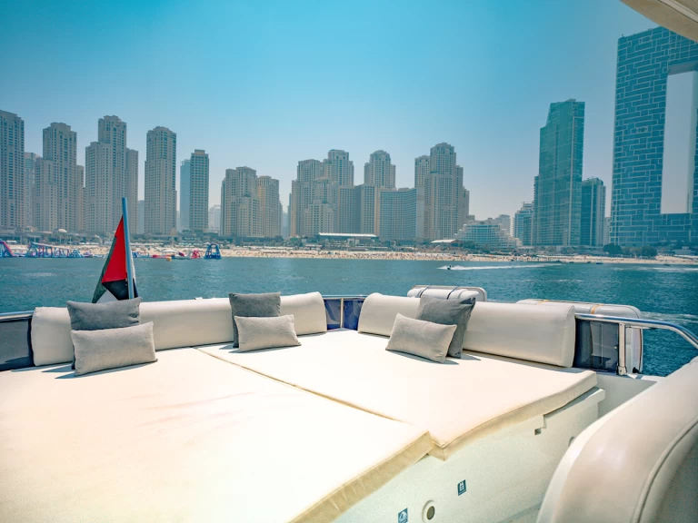 Luxury Yacht rental with or without captain Sunseeker Dubaï harbour