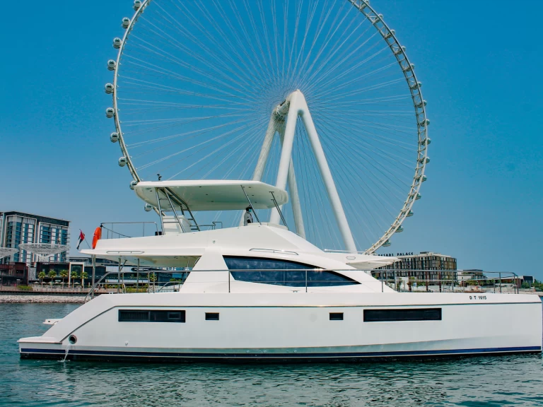 Boat rental Azimut X6 in Dubaï harbour on Samboat