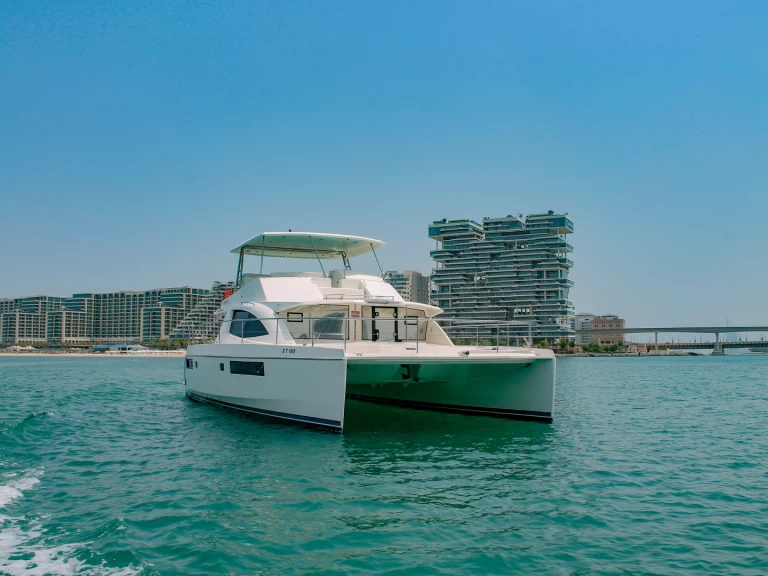 Luxury Yacht rental with or without captain Azimut Dubaï harbour