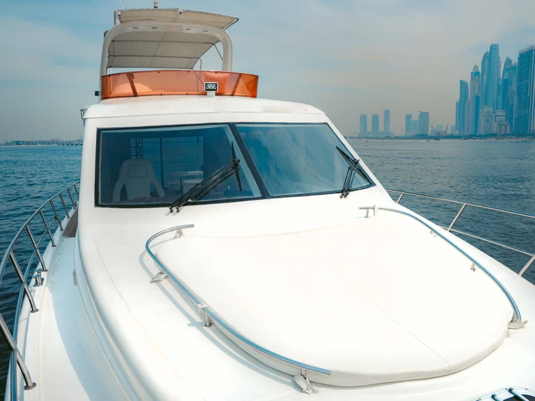 Luxury Yacht rental with or without captain Azimut Dubaï harbour