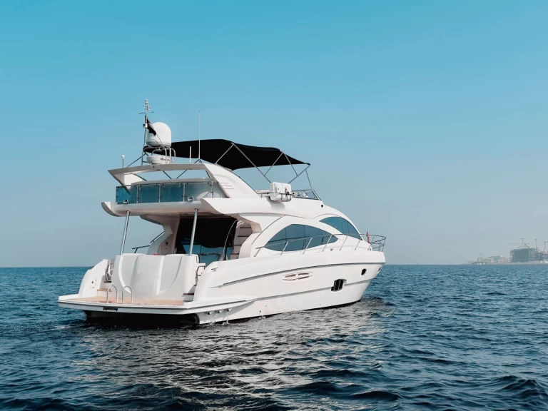 Luxury Yacht for rent Dubaï harbour at the best price