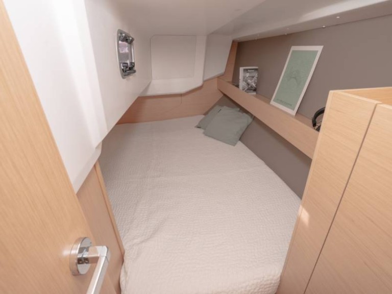 Yacht charter Saint-Quay-Portrieux cheap Oceanis 30.1