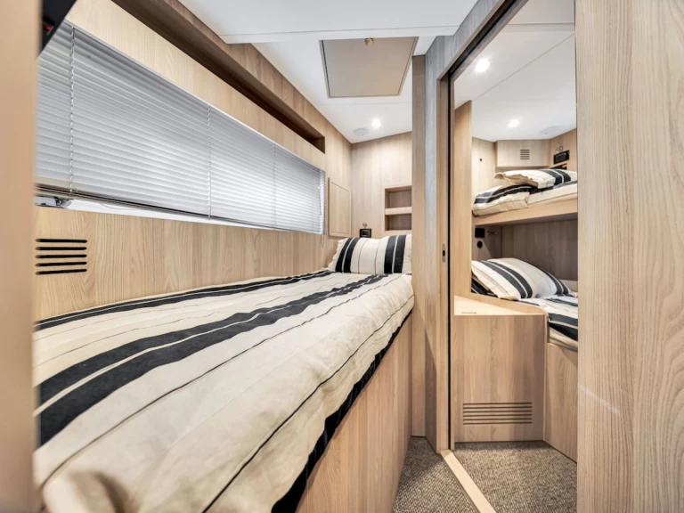 Azimut 78 Fly in Miami on SamBoat