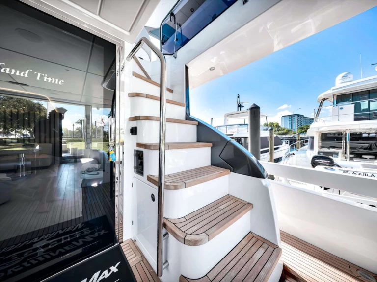 Rent a Azimut 78 Fly Miami