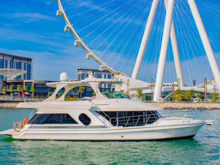 Luxury Yacht rental in Dubaï harbour - Azimut X22