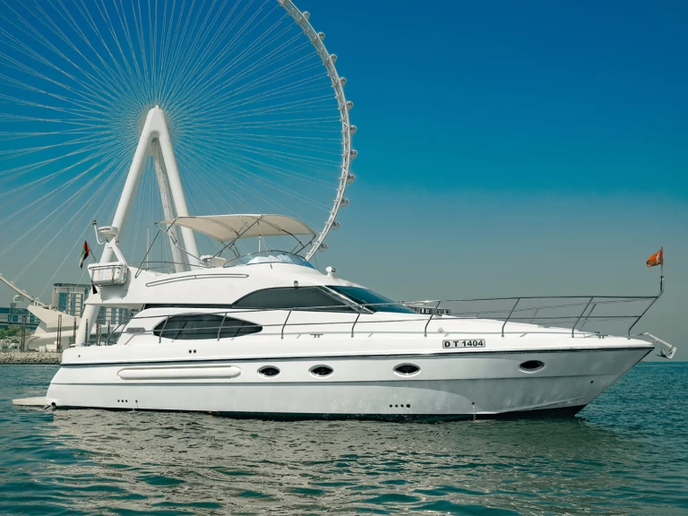 Motorboat for rent Dubaï harbour at the best price