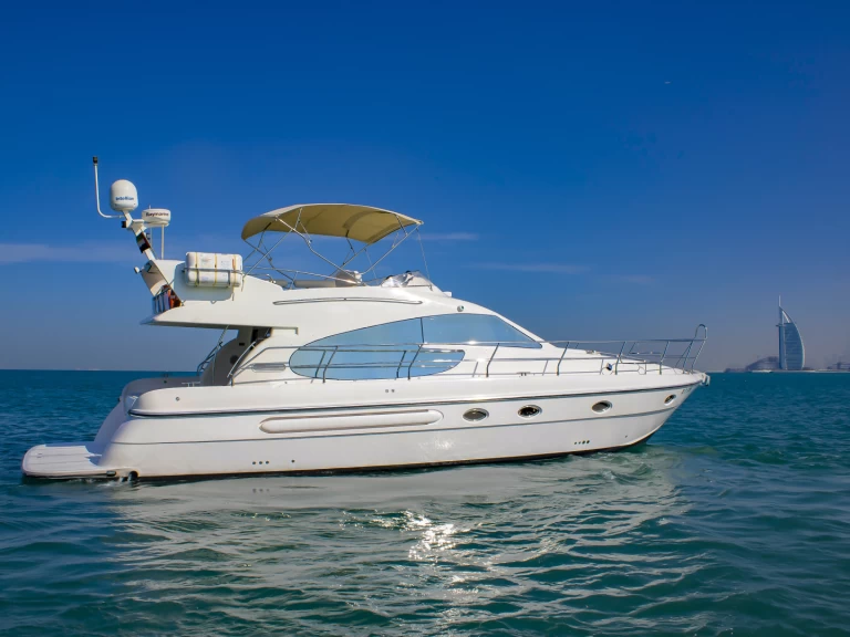 Motorboat rental in Dubaï harbour - Azimut X9