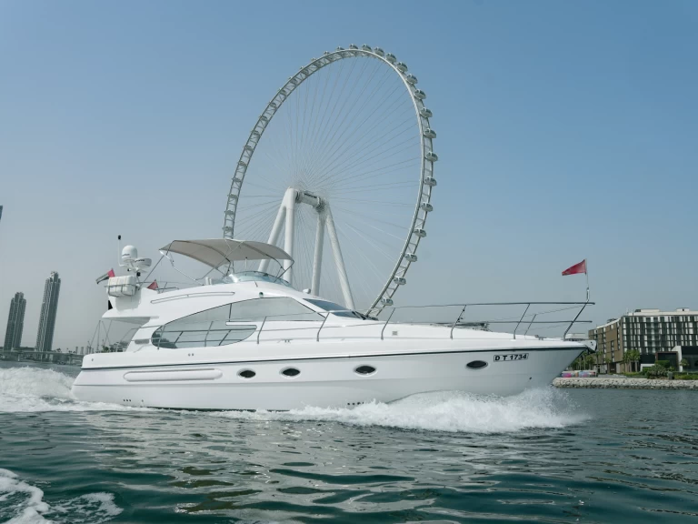 Motorboat rental with or without captain Azimut Dubaï harbour